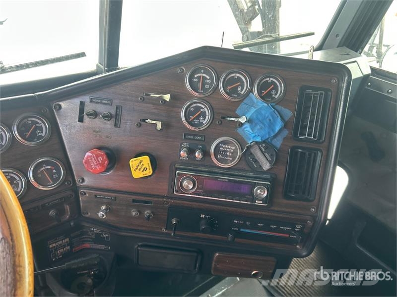 Freightliner FLD 120 Evakuatori