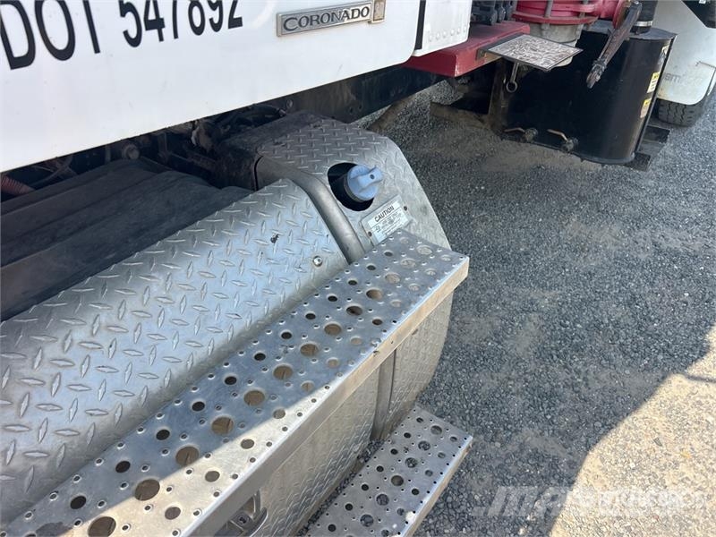 Freightliner Global 176ET on  Freightliner Coronado 122 6x4 Vac Commercial vehicle