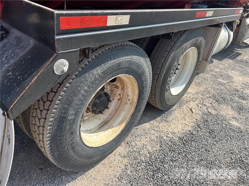 Freightliner Global 176ET on  Freightliner Coronado 122 6x4 Vac Commercial vehicle