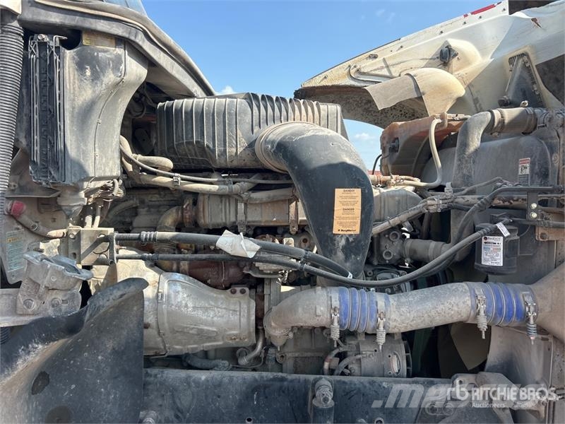 Freightliner Global 176ET on  Freightliner Coronado 122 6x4 Vac Commercial vehicle