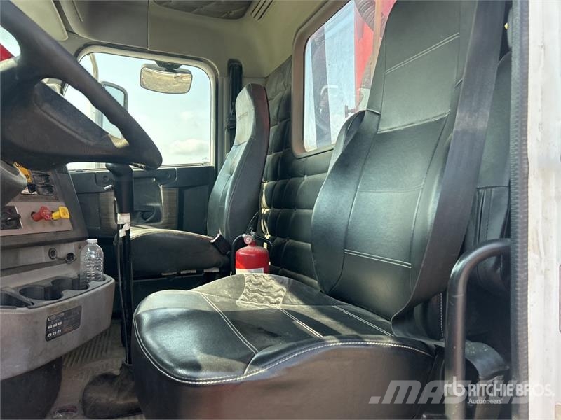 Freightliner Global 176ET on  Freightliner Coronado 122 6x4 Vac Commercial vehicle