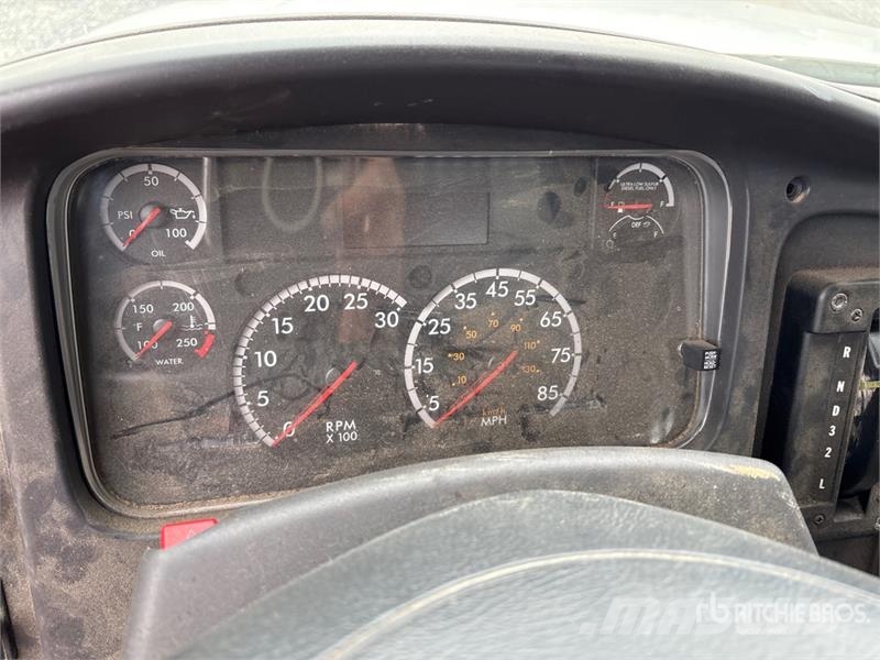 Freightliner M2 Camiones de cama baja