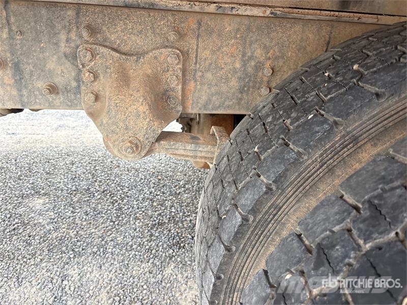 Freightliner M2 Camiones de cama baja