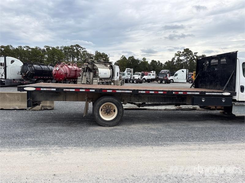 Freightliner M2 Camiones de cama baja