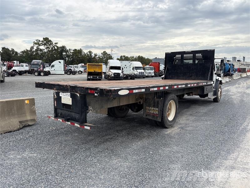 Freightliner M2 Camiones de cama baja