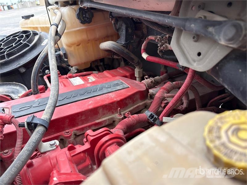 Freightliner M2 Camiones de cama baja