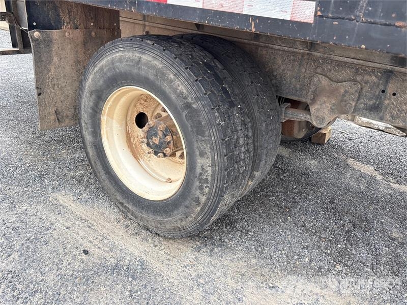 Freightliner M2 Camiones de cama baja