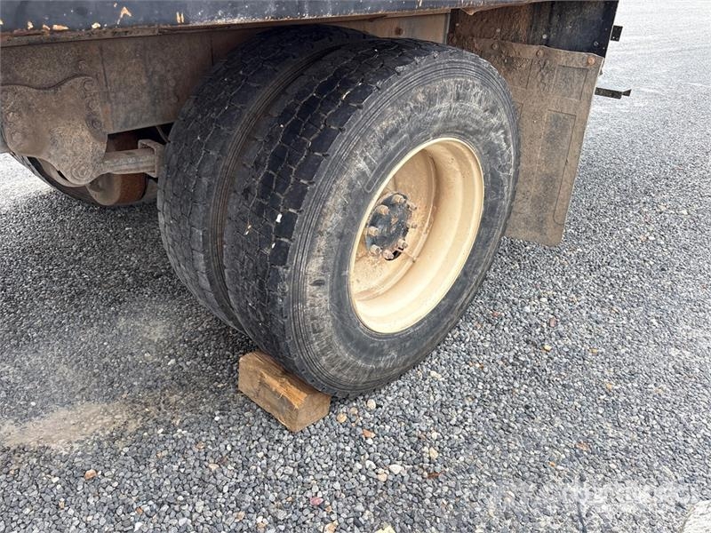 Freightliner M2 Camiones de cama baja