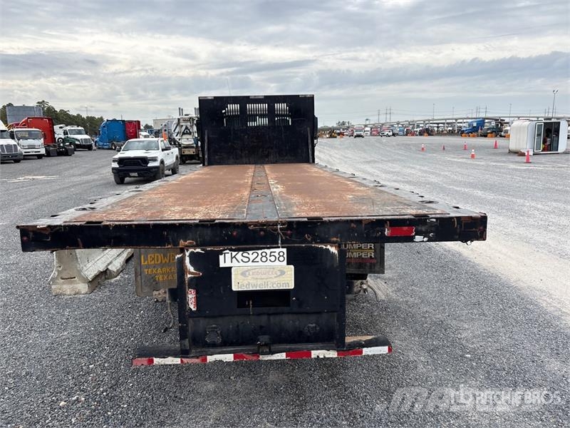 Freightliner M2 Camiones de cama baja