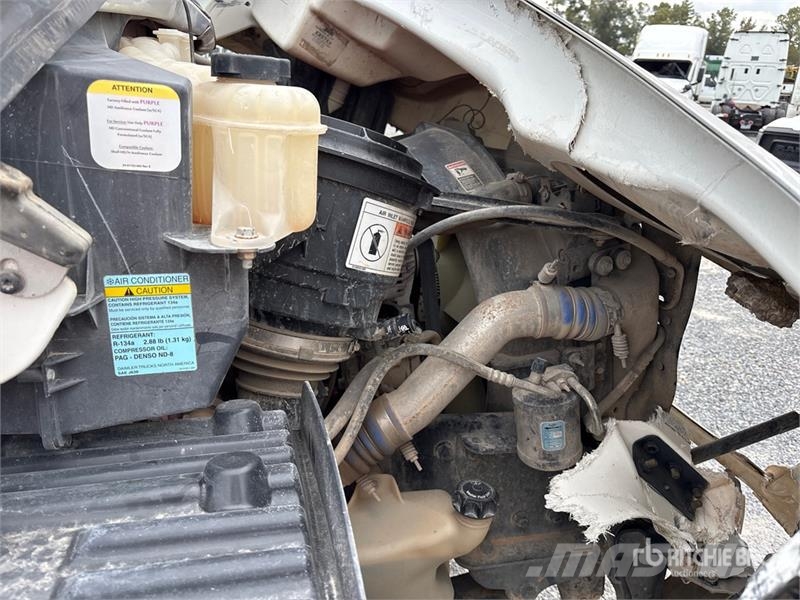 Freightliner M2 Camiones de cama baja