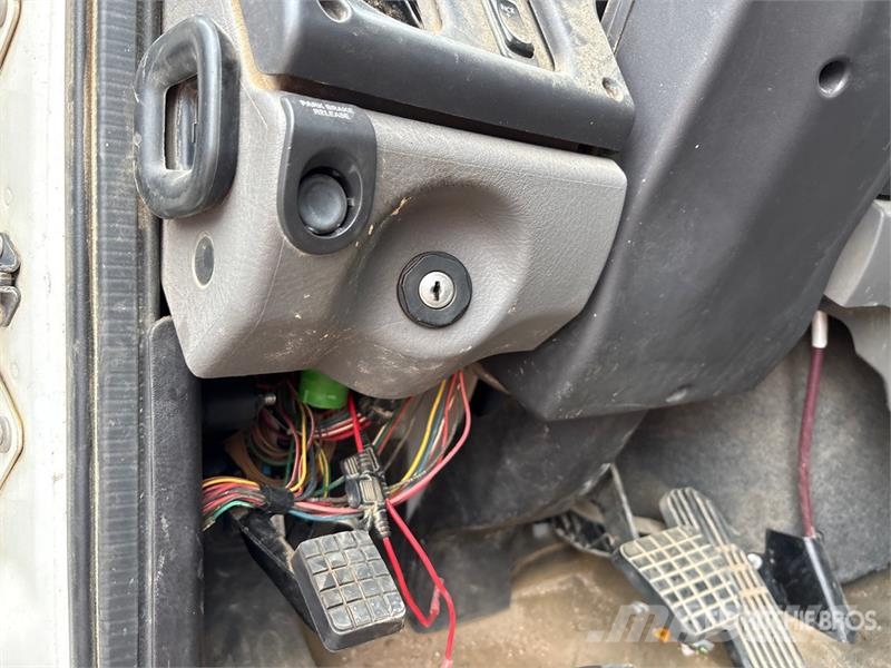 Freightliner M2 Camiones de cama baja