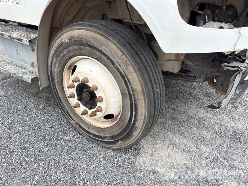 Freightliner M2 Camiones de cama baja