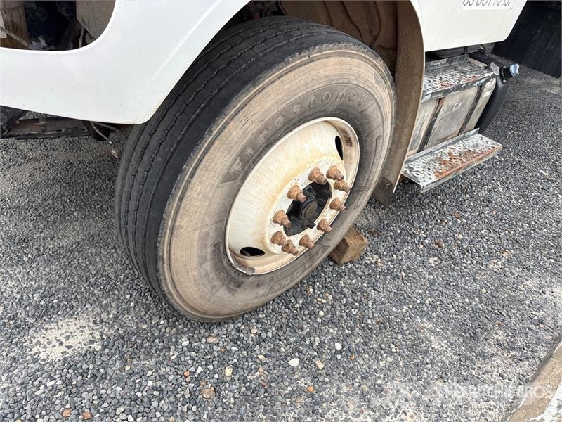 Freightliner M2 Camiones de cama baja