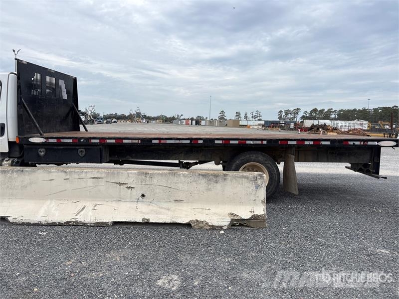 Freightliner M2 Camiones de cama baja