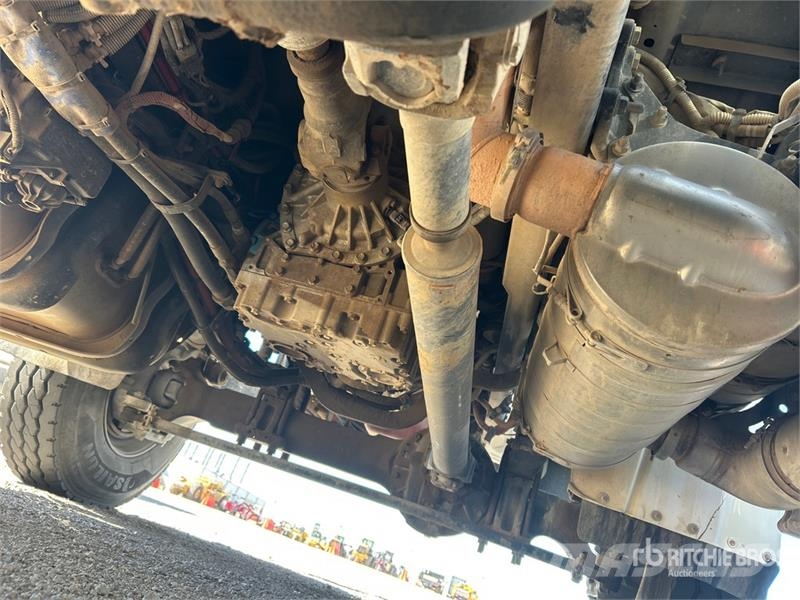 Freightliner M2 106 卡車裝載高空作業車