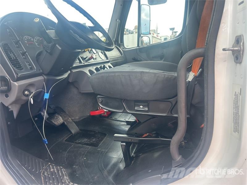 Freightliner M2 106 시립/다목적 차량