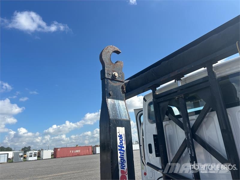 Freightliner M2 106 Krokbil
