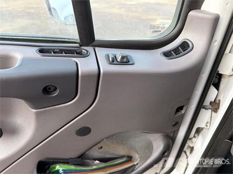 Freightliner M2 106 Camiones portacoches