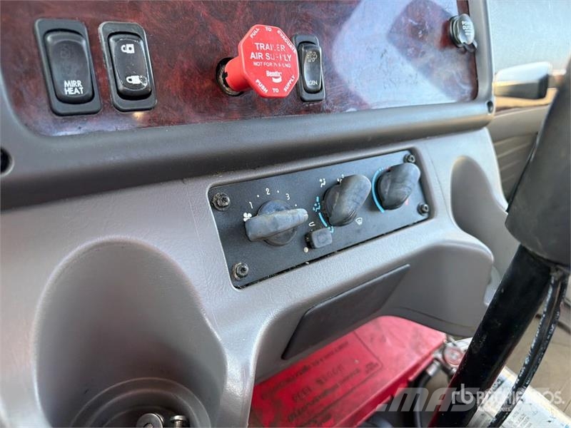 Freightliner M2 106 Camiones portacoches