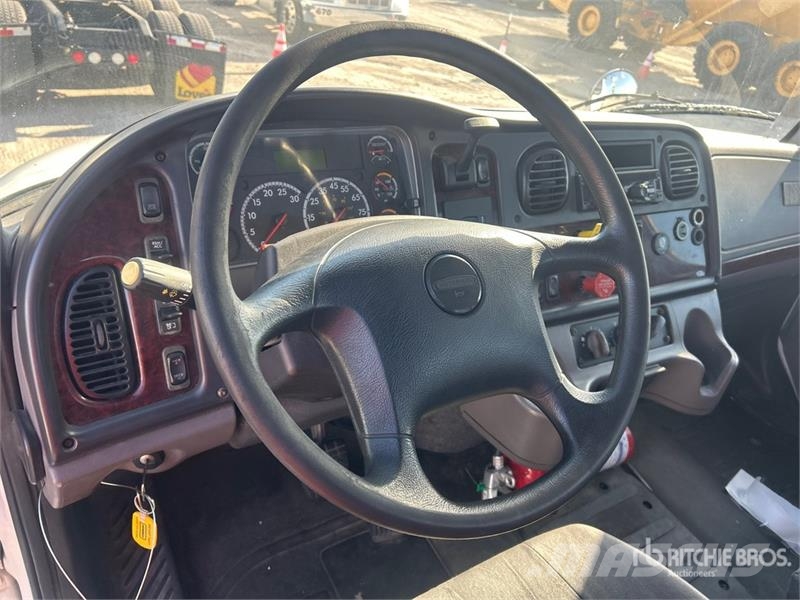 Freightliner M2 106 وحدات الجر