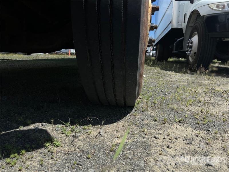 Freightliner M2 106 Camiones con caja de remolque