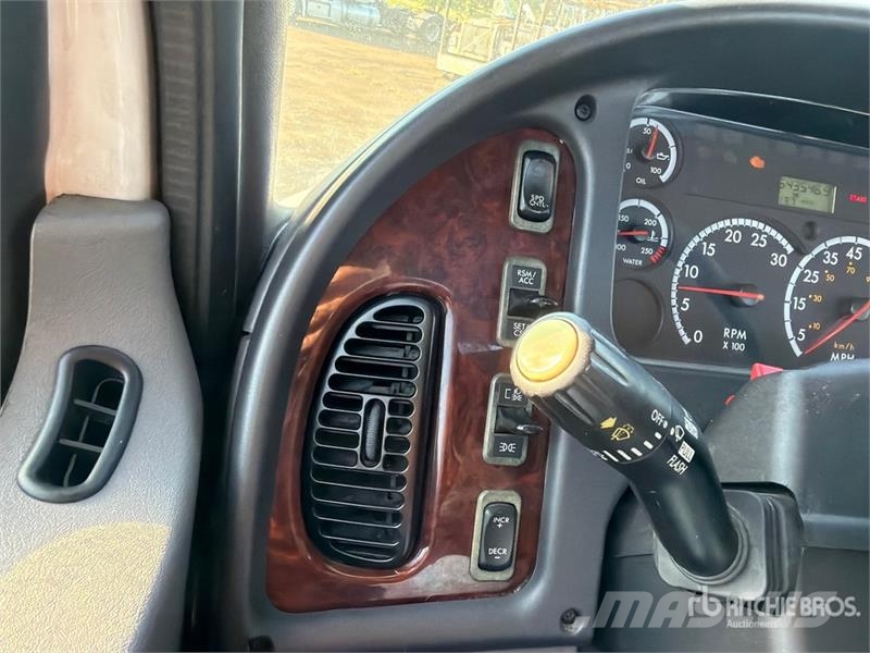 Freightliner M2 106 Camiones portacoches