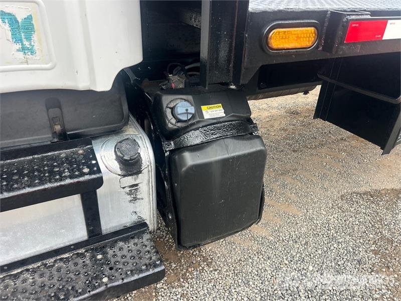 Freightliner M2 106 Flatbed / Dropside trucks