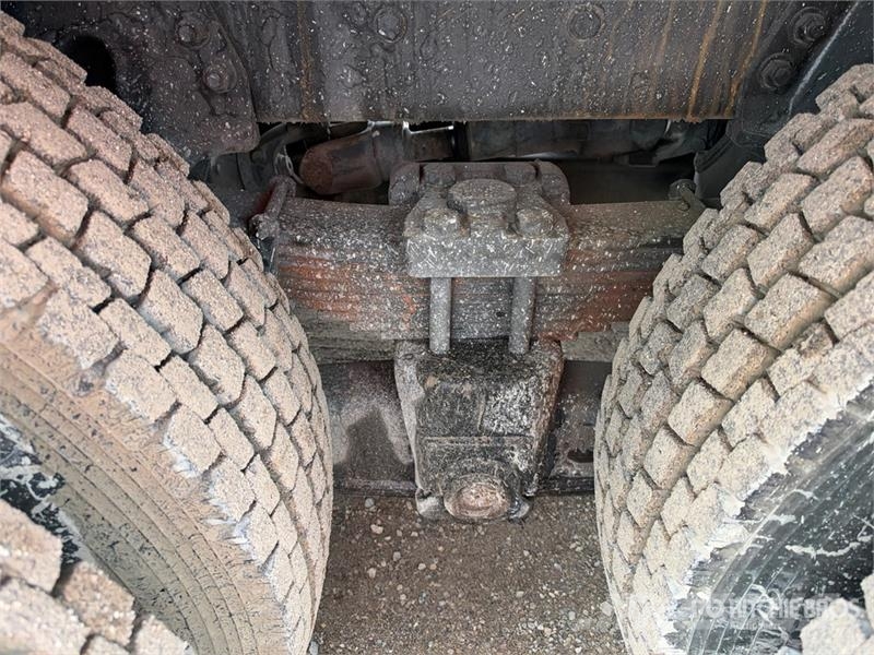Freightliner M2 106 Teherautóra szerelt emelők és állványok