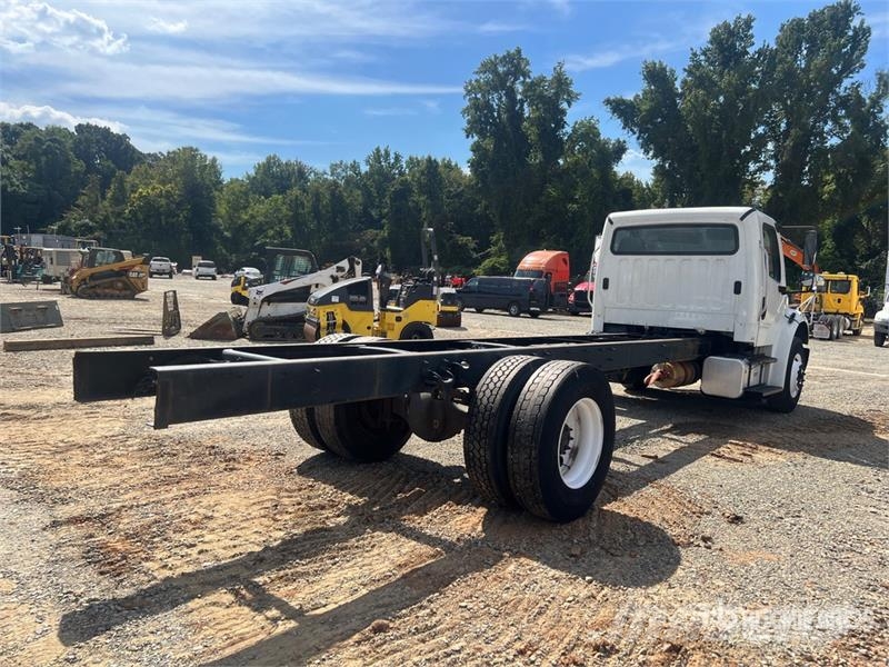 Freightliner M2 106 Cabine e interni