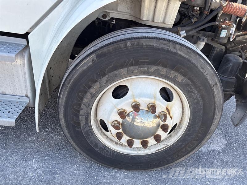 Freightliner M2 106 Furgons