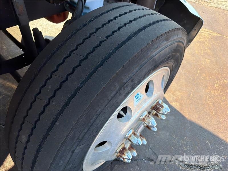 Freightliner M2 106 Camiones portacoches