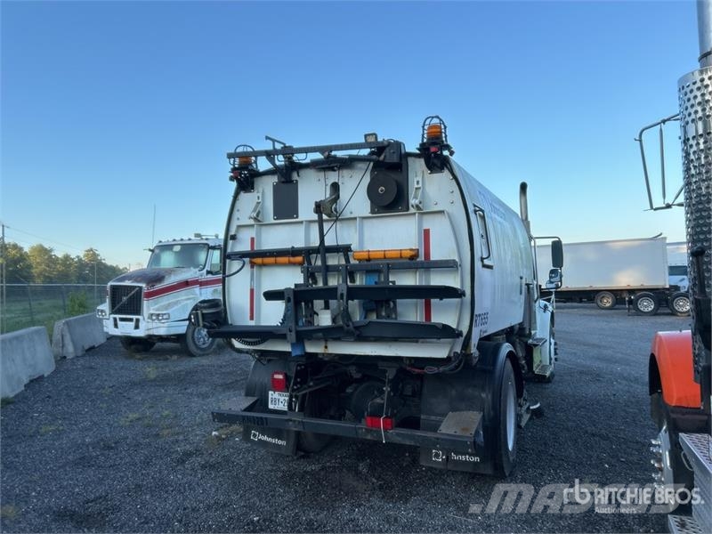 Freightliner M2 106 街路清掃車