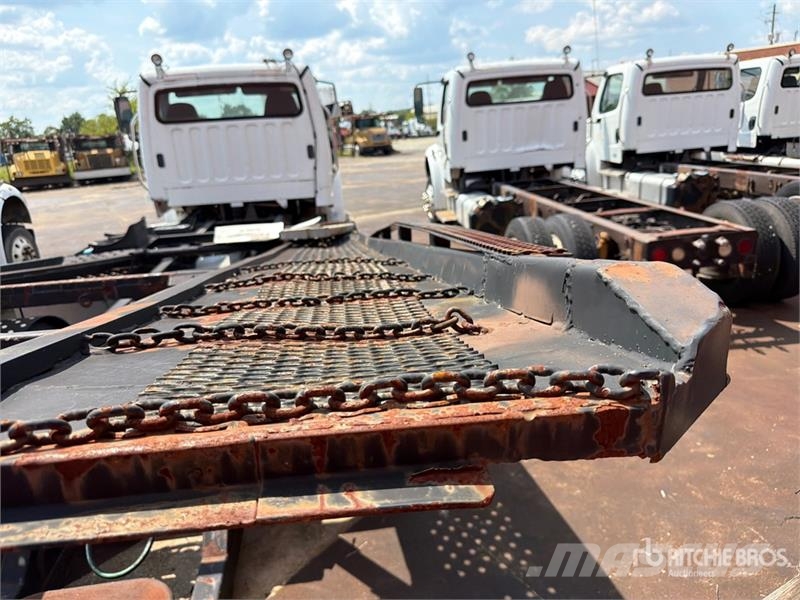 Freightliner M2 106 Autotransporteri