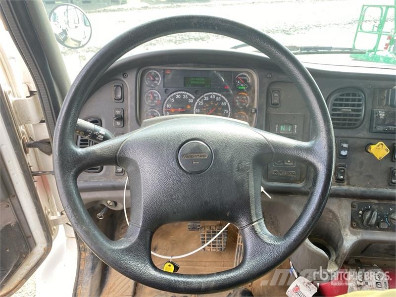 Freightliner M2 106 Caminhões de mesa/dropside