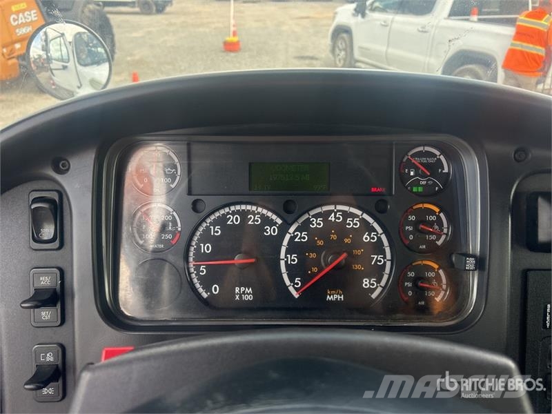 Freightliner M2 106 시립/다목적 차량