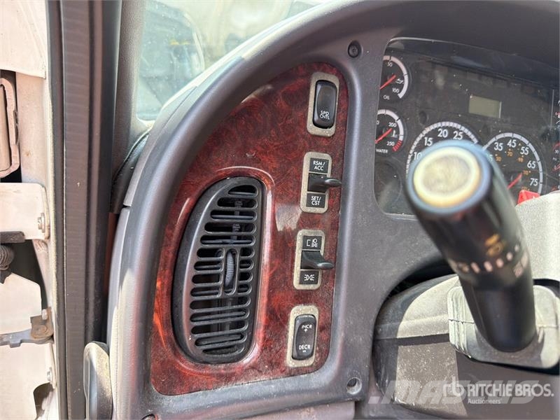 Freightliner M2 106 Autotransporteri