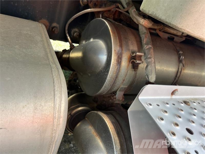 Freightliner M2 106 Camiones con caja de remolque