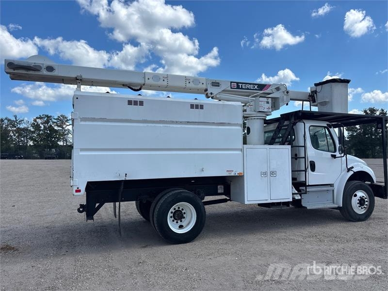 Freightliner M2 106 Auto korvtõstukid