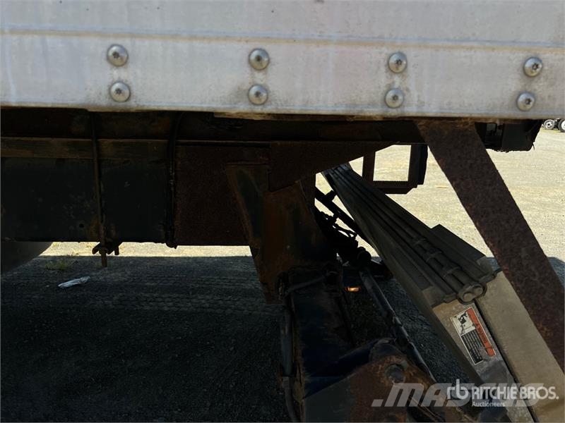 Freightliner M2 106 Camiones con caja de remolque