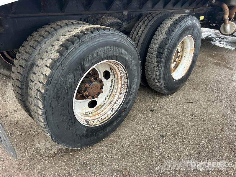 Freightliner M2 106 Camiones bañeras basculantes o volquetes