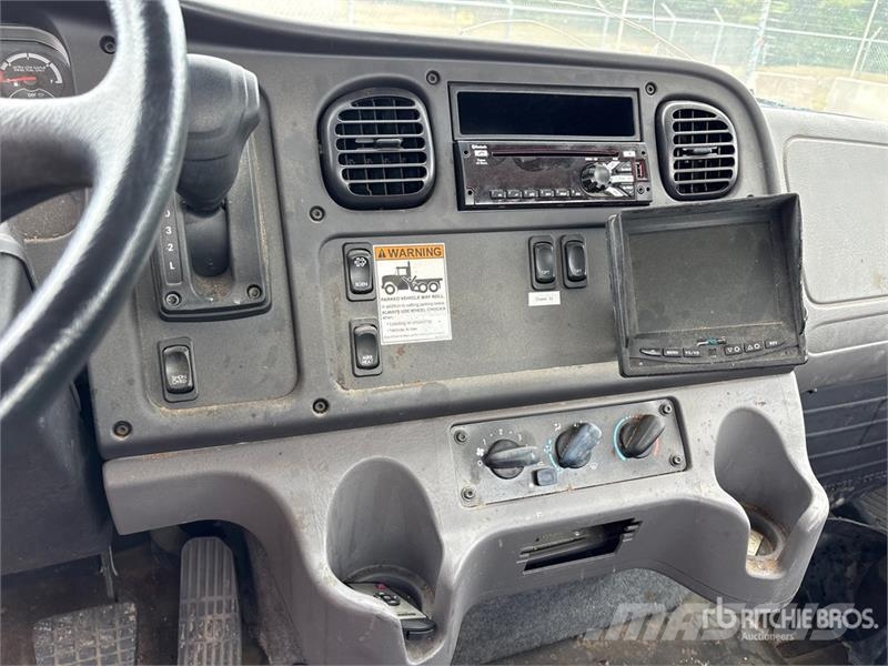 Freightliner M2 106 Cabinas