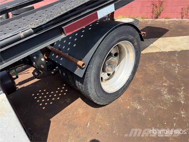 Freightliner M2 106 Autotransporteri