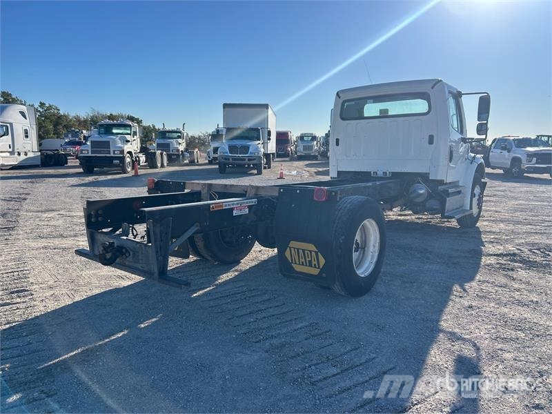 Freightliner M2 106 كابينة والداخلية