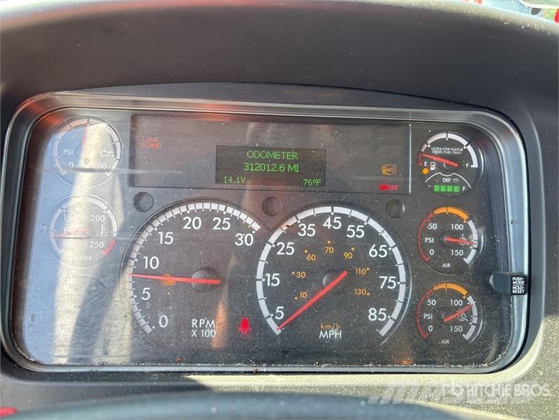 Freightliner M2 106 Furgons
