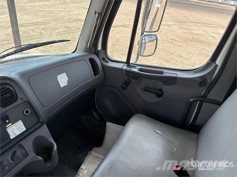 Freightliner M2 106 Pacēlāji uz automašīnas bāzes