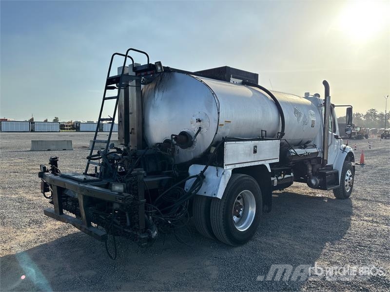 Freightliner M2 106 Caminhões-tanque