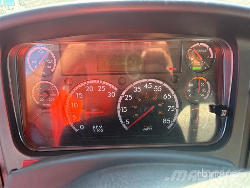 Freightliner M2 106 傾卸式卡車