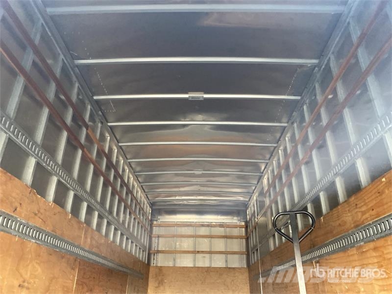 Freightliner M2 106 貨箱式卡車