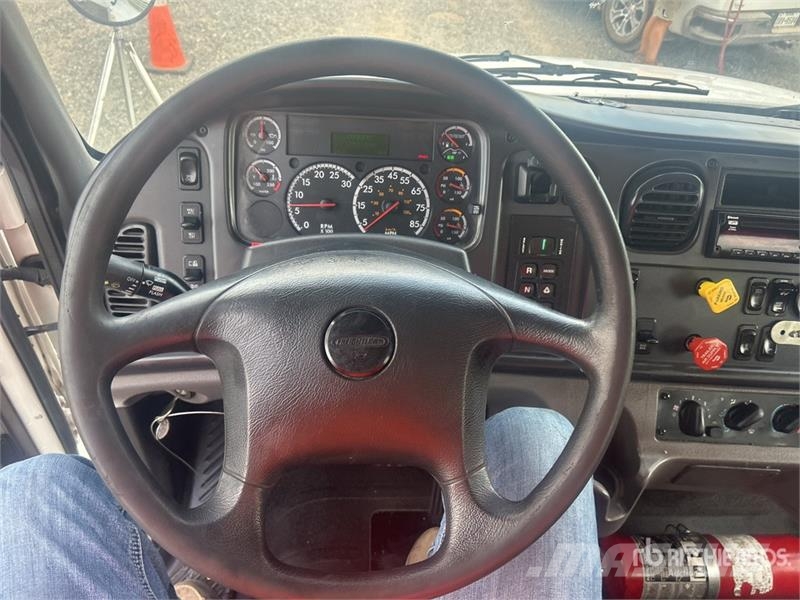 Freightliner M2 106 시립/다목적 차량