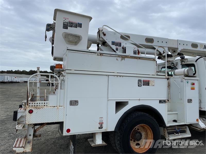 Freightliner M2 106 Plataformas sobre camión